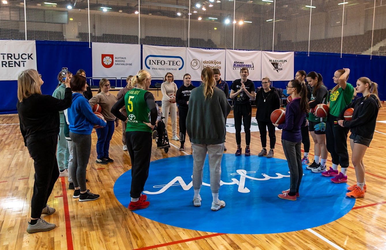 Krepšinio treniruotė su Alytaus moterų krepšinio klubas Alytus-GUT.LT komanda